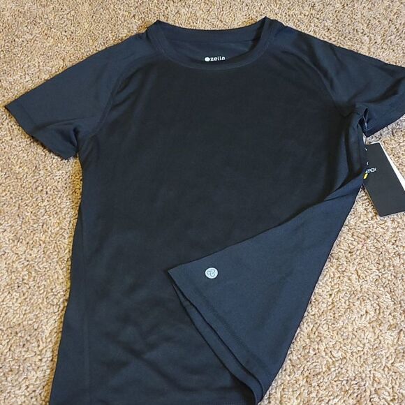 Zella Black t-shirt - Picture 3 of 3